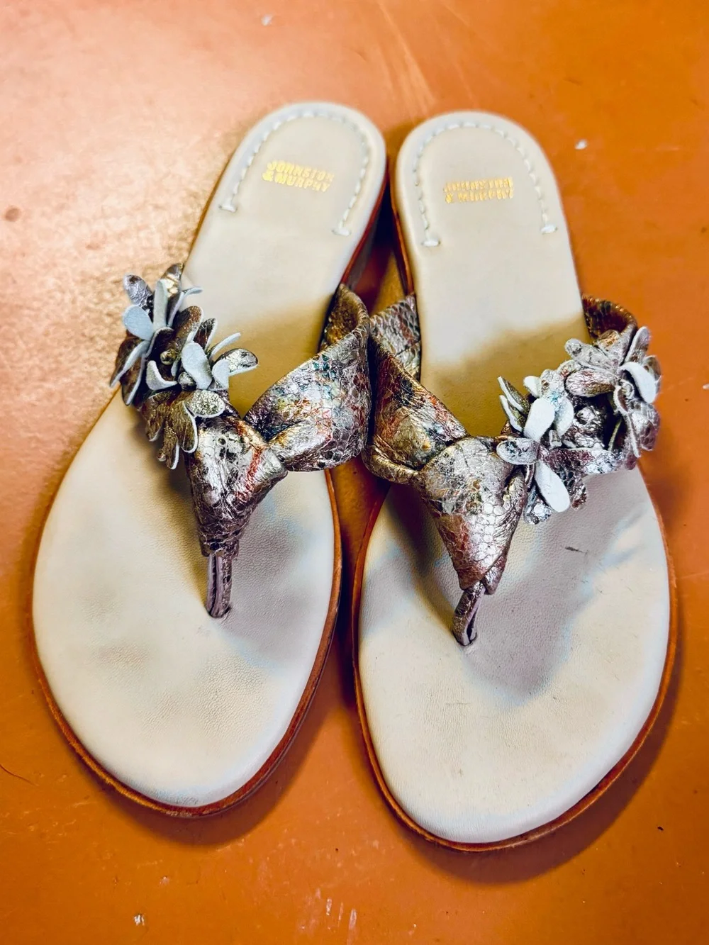 Johnston & Murphy Women's Metallic Floral Thong Sandals - Bronze